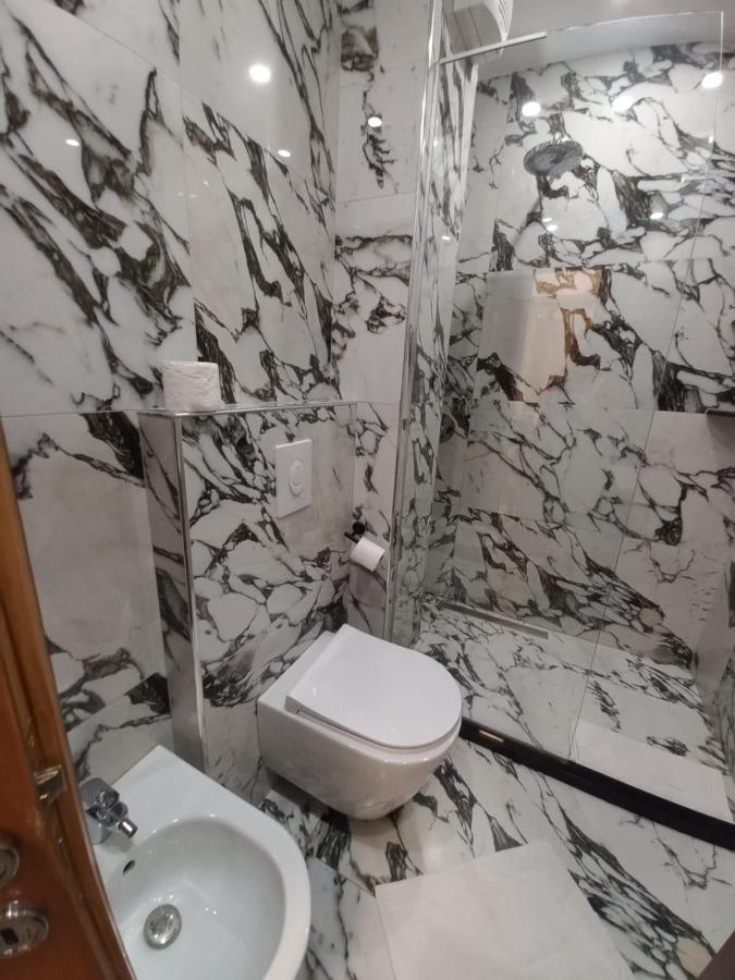 Penthouse Rooms & Aparts 地拉那 外观 照片