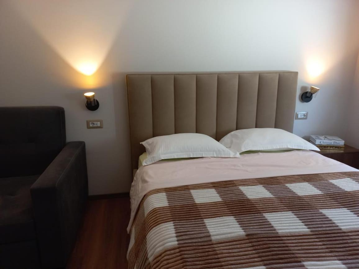 Penthouse Rooms & Aparts 地拉那 外观 照片