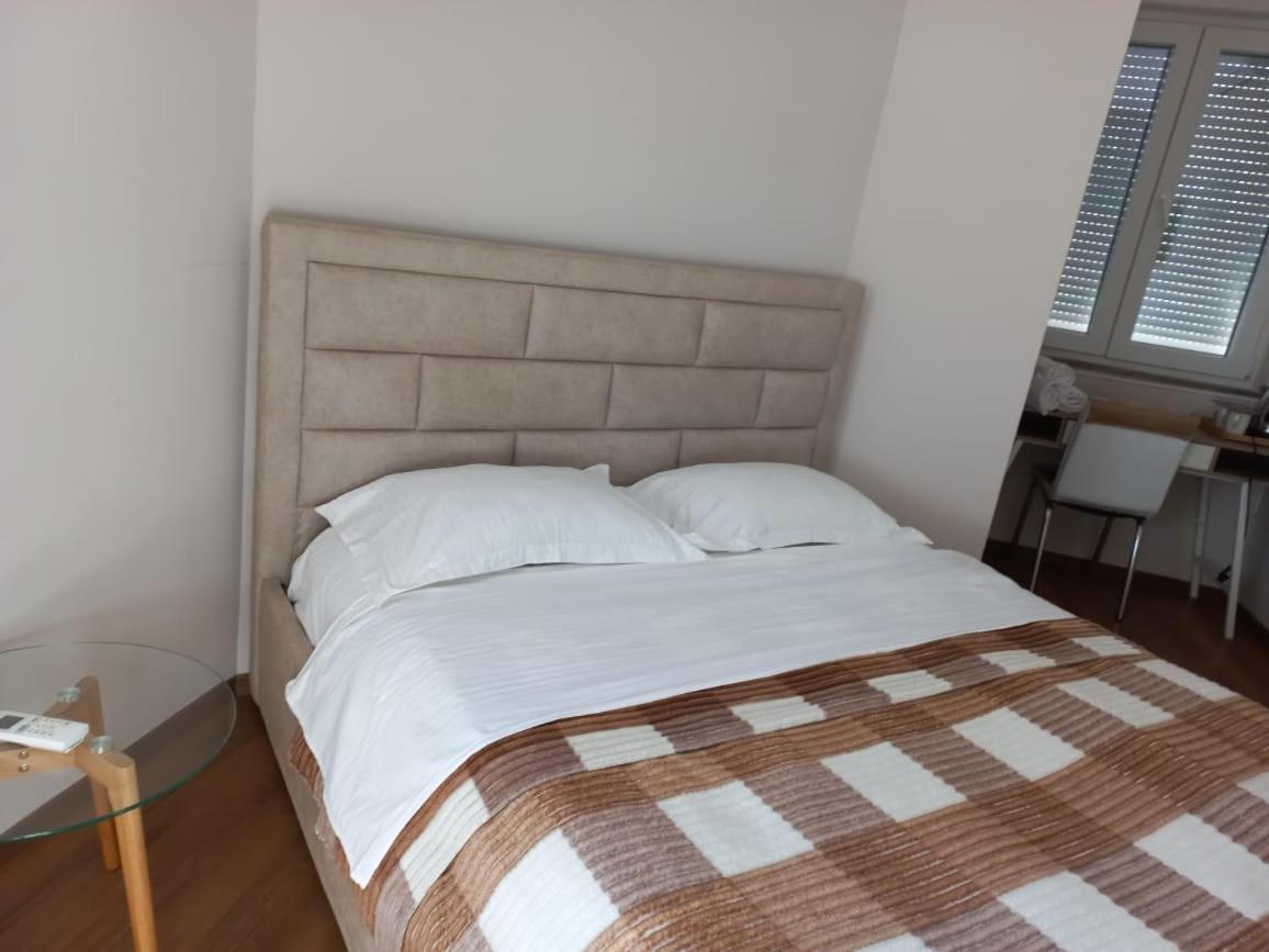 Penthouse Rooms & Aparts 地拉那 外观 照片